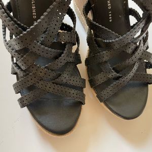 Gap NWOT black wedges